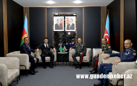 Kərim Vəliyev Türkmənistanın hərbi nümayəndə heyəti ilə görüşdü