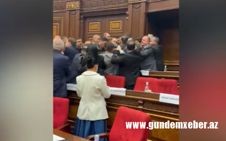 Ermənistan parlamentində dava düşdü
