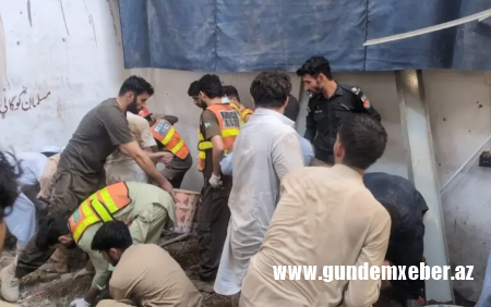 Pakistanda məktəbin damı uçdu - 27 şagird öldü